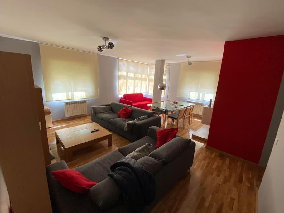 Buen Lugar Trabajo Y Familiar Apartment Ciudad Real Luaran gambar